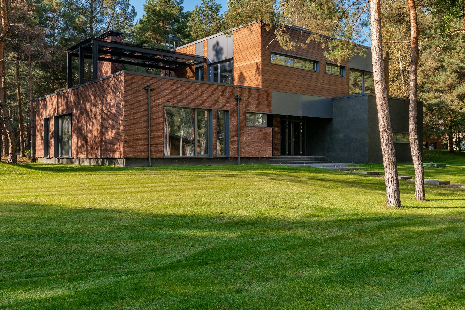 A well-maintained modern Jacksonville home